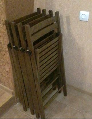 Стулья в сложенном виде
